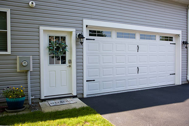 24/7 Emergency Garage Door Panel Replacement experts in Christian County County, IL